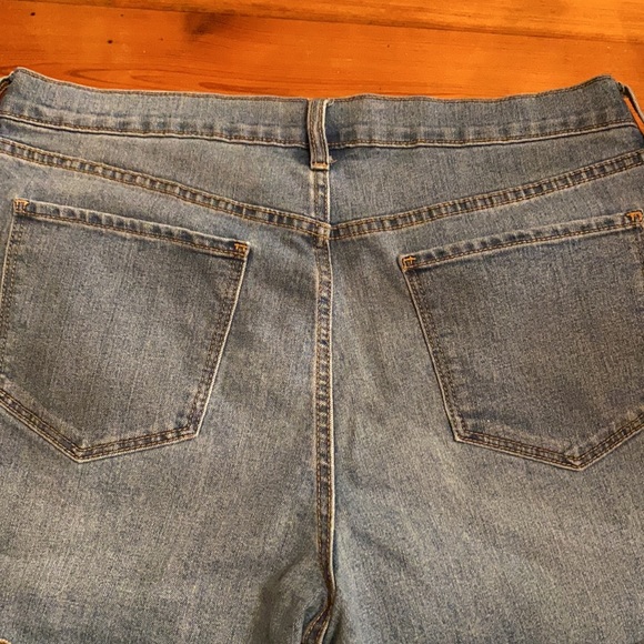 Old NAVY women’s 14 shorts - Picture 4 of 4